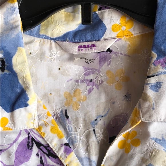 Alia petites TOP 💐flower multi colored pattern top. - Picture 6 of 8